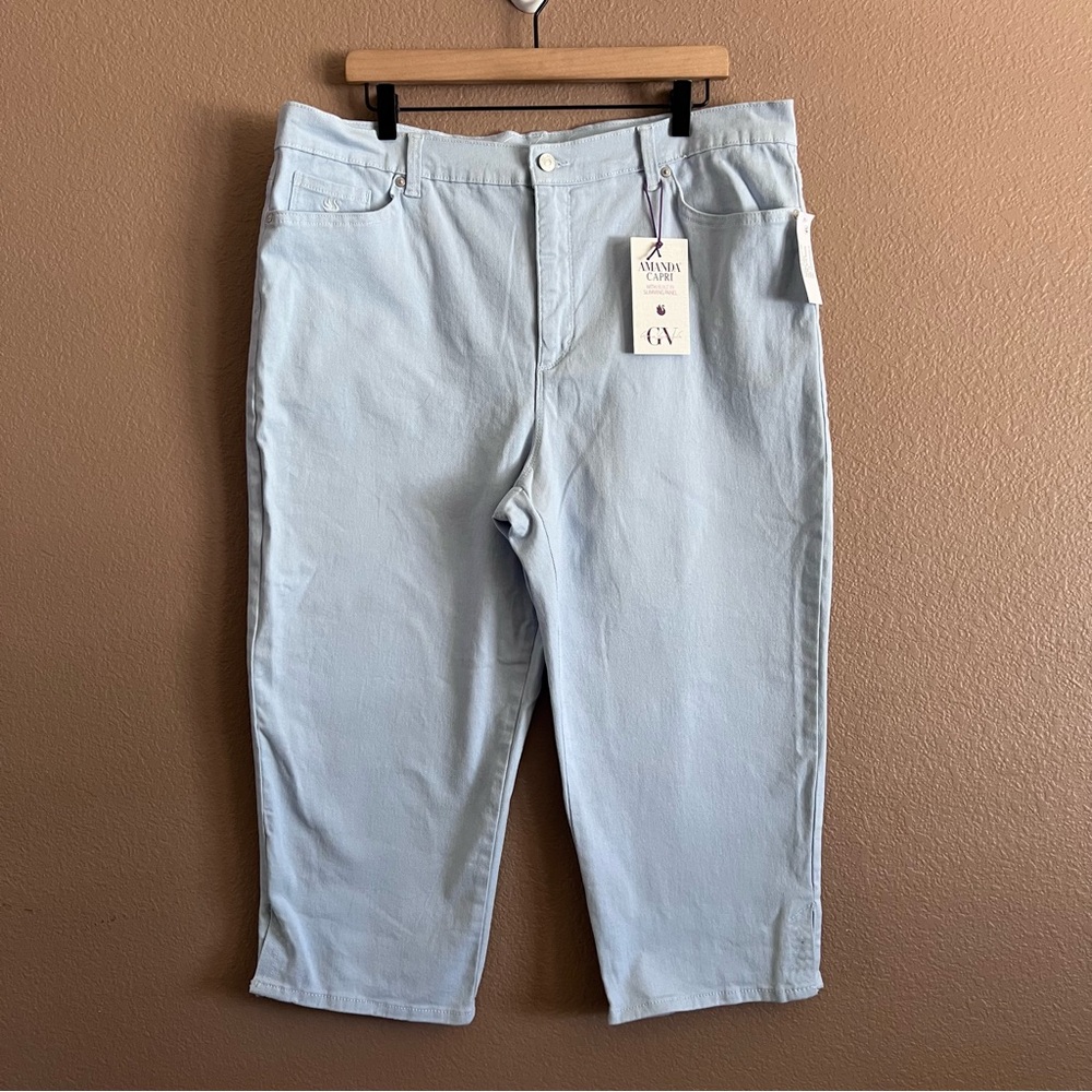 Gloria Vanderbilt Light Blue Capri Jeans with Built in Slimming Panel Size 18